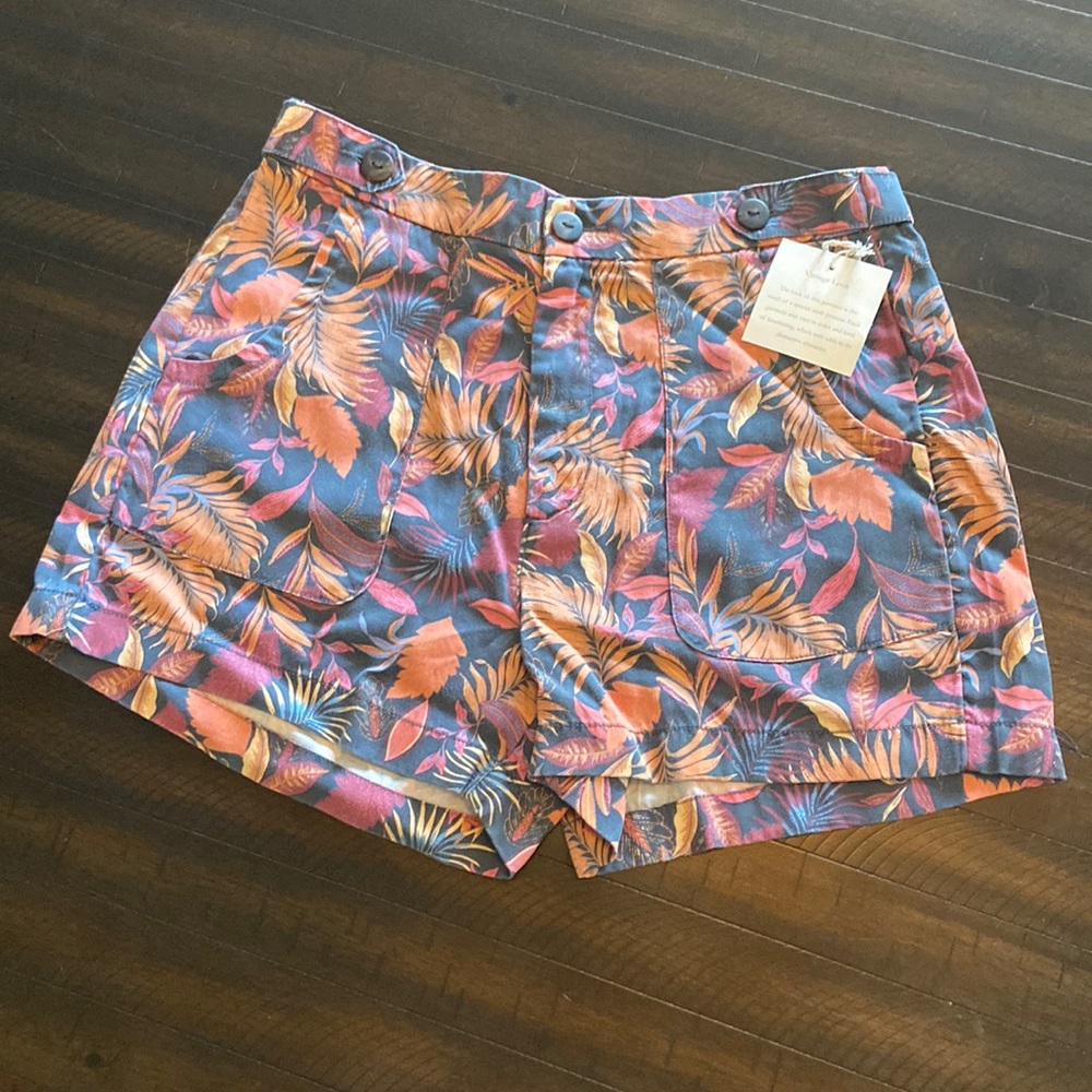 Nicole Miller Floral shorts